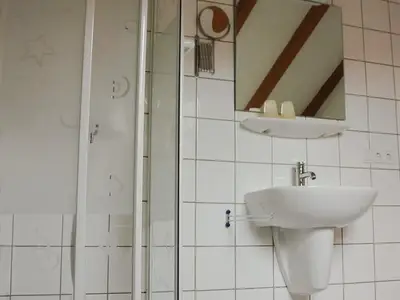 Badezimmer mit Dusche