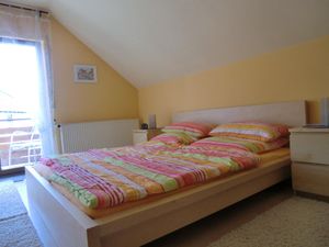 22423293-Ferienwohnung-4-Maintal-300x225-4