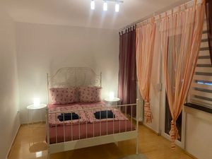 23915258-Ferienwohnung-10-Mainz-300x225-1