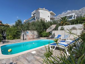 23974427-Ferienwohnung-4-Makarska-300x225-1