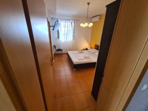 23974393-Ferienwohnung-2-Makarska-300x225-1