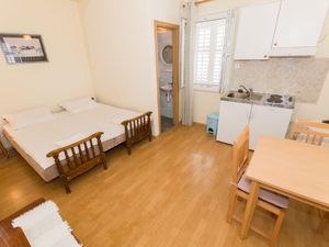 23974379-Ferienwohnung-2-Makarska-300x225-4