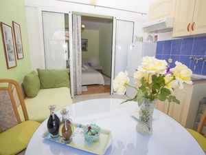 22451271-Ferienwohnung-5-Makarska-300x225-0