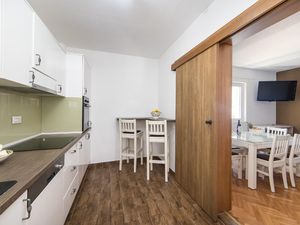 23064231-Ferienwohnung-7-Makarska-300x225-4