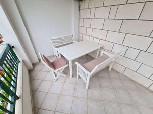 23974360-Ferienwohnung-3-Makarska-300x225-0