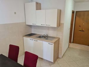 23974360-Ferienwohnung-3-Makarska-300x225-5