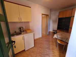 23974358-Ferienwohnung-3-Makarska-300x225-2