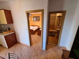 23974358-Ferienwohnung-3-Makarska-300x225-5