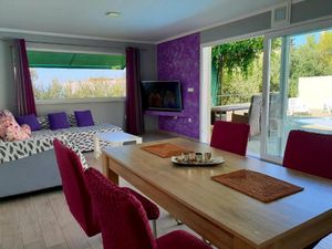 23974397-Ferienwohnung-4-Makarska-300x225-2