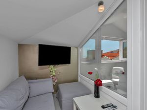 23974368-Ferienwohnung-5-Makarska-300x225-4