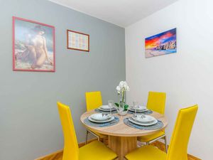 23958065-Ferienwohnung-4-Makarska-300x225-5