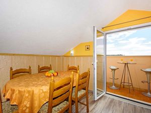 23776077-Ferienwohnung-4-Makarska-300x225-5