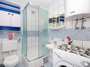 23776705-Ferienwohnung-5-Makarska-300x225-4