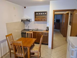 23974361-Ferienwohnung-4-Makarska-300x225-5