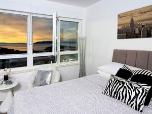 23304401-Ferienwohnung-8-Makarska-300x225-4