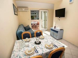 22779327-Ferienwohnung-2-Makarska-300x225-3