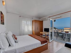 23974363-Ferienwohnung-2-Makarska-300x225-1