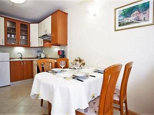 22779351-Ferienwohnung-4-Makarska-300x225-3