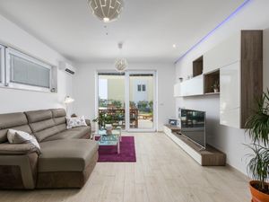 22808889-Ferienwohnung-6-Makarska-300x225-1