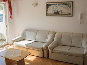 22443705-Ferienwohnung-2-Makarska-300x225-1