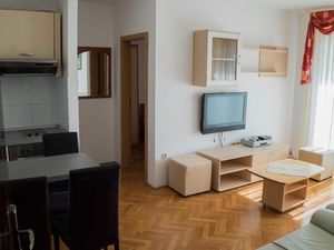 22443705-Ferienwohnung-2-Makarska-300x225-2