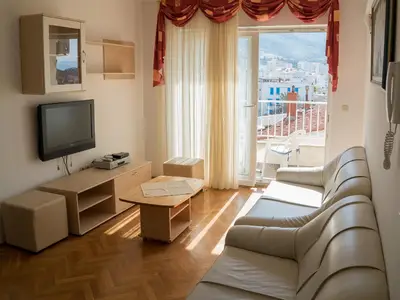 Wohnzimmer und Balkon