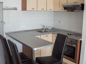 22443705-Ferienwohnung-2-Makarska-300x225-4