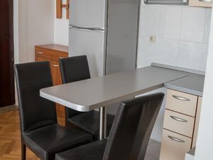 22443705-Ferienwohnung-2-Makarska-300x225-5