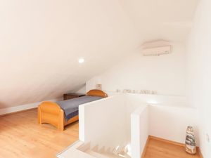 23048311-Ferienwohnung-5-Makarska-300x225-4