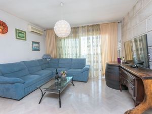 23940413-Ferienwohnung-6-Makarska-300x225-4