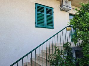 23974356-Ferienwohnung-4-Makarska-300x225-2