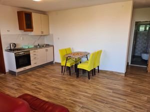 23974356-Ferienwohnung-4-Makarska-300x225-4