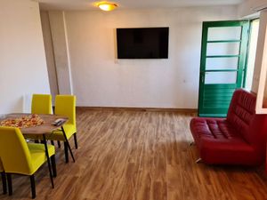 23974356-Ferienwohnung-4-Makarska-300x225-5