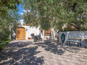 23940637-Ferienwohnung-4-Makarska-300x225-0