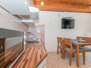 23940637-Ferienwohnung-4-Makarska-300x225-5