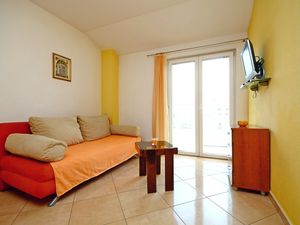 23940558-Ferienwohnung-4-Makarska-300x225-5