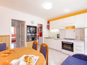 23940988-Ferienwohnung-5-Makarska-300x225-4