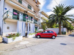 23940774-Ferienwohnung-5-Makarska-300x225-4