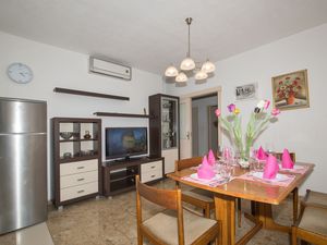 23945944-Ferienwohnung-4-Makarska-300x225-1