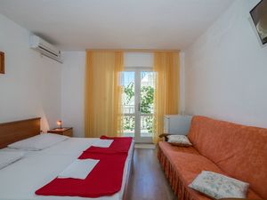 23941902-Ferienwohnung-6-Makarska-300x225-4