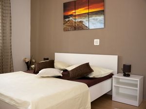 23944203-Ferienwohnung-4-Makarska-300x225-4