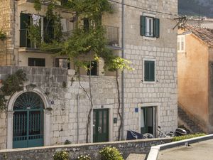 23945818-Ferienwohnung-4-Makarska-300x225-4