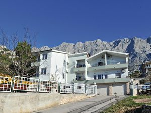 23730992-Ferienwohnung-3-Makarska-300x225-5