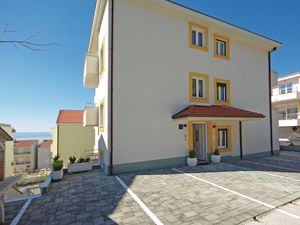 23731305-Ferienwohnung-4-Makarska-300x225-4