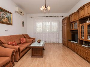 23731885-Ferienwohnung-8-Makarska-300x225-1