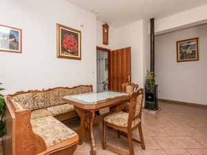 23731885-Ferienwohnung-8-Makarska-300x225-2