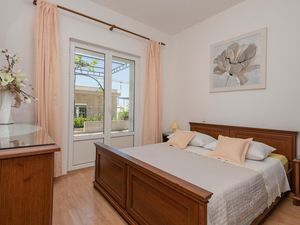 23731885-Ferienwohnung-8-Makarska-300x225-3