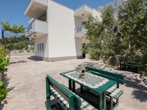 23731885-Ferienwohnung-8-Makarska-300x225-5