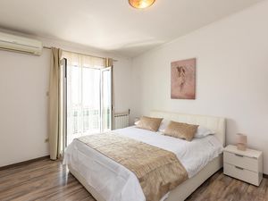 23732395-Ferienwohnung-6-Makarska-300x225-2