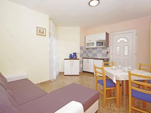 23732651-Ferienwohnung-4-Makarska-300x225-1